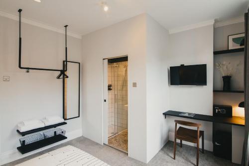 D8 - Shoreditch Room Type - Deluxe Room