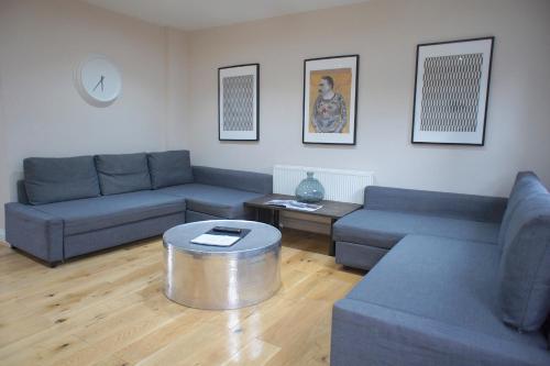 Brick Lane Spitalfields Apartment - Tap to explore photos