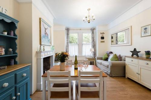 Bikki Apartments - 2 Bed - Free Parking - Own Entrance Room Type - Two-Bedroom Apartment