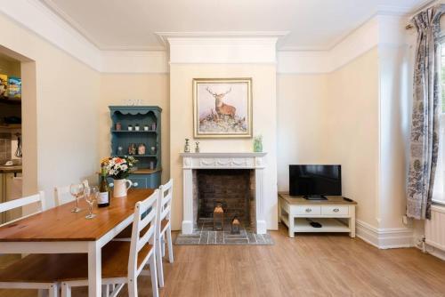 Bikki Apartments - 2 Bed - Free Parking - Own Entrance - Tap to explore photos