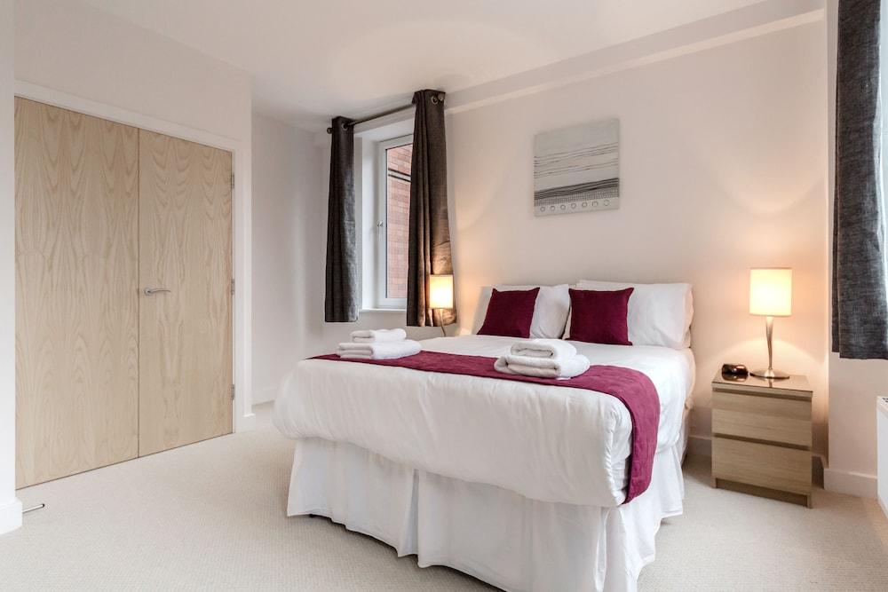 Roomspace Apartments -Nouvelle House - Tap to explore photos