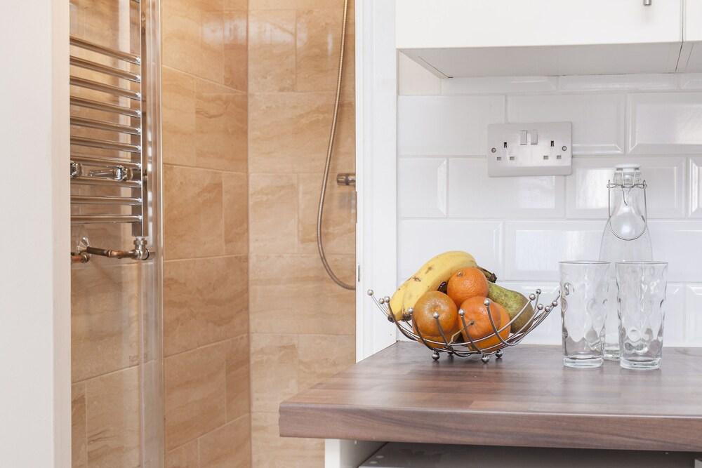 TH Serviced Apartment London - Tap to explore photos