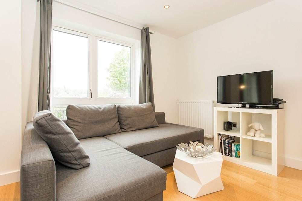 JOIVY Lovely 1-bed Flat Near 02 Arena - Tap to explore photos