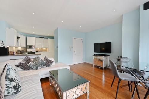 Hampstead Opulence Apartment - Luxurious Split Level Property - Tap to explore photos