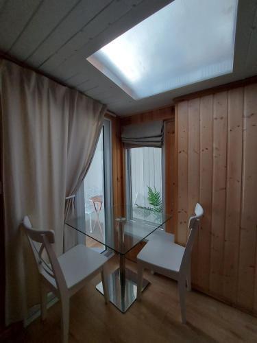 Garden Studio Cottage - Tap to explore photos