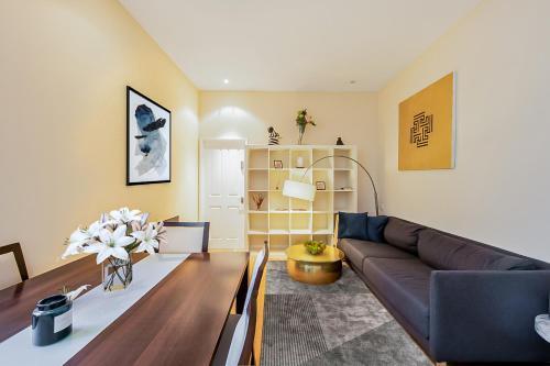 Pollen Street, Three-bedroom Flat - Tap to explore photos