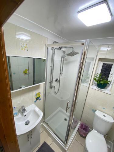 Kensal Lodge Guest House - Tap to explore photos
