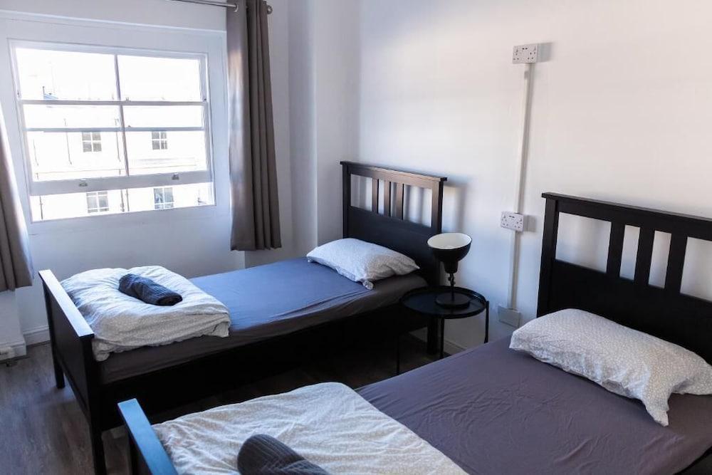 Urbany Hostel London 18 - 40 years old Room Type - Standard Twin Room