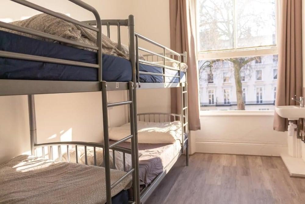 Urbany Hostel London 18 - 40 years old Room Type - 1 bed in a Shared 4-Bed Mixed Dormitory