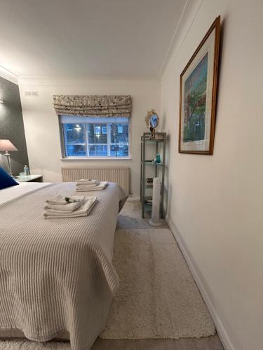 Double room in Marylebone - Tap to explore photos