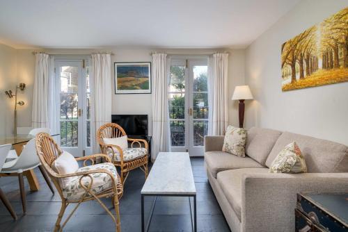 Stylish apartment in Central London - Tap to explore photos