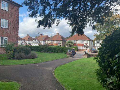 Beddington Park Lodge West - Tap to explore photos