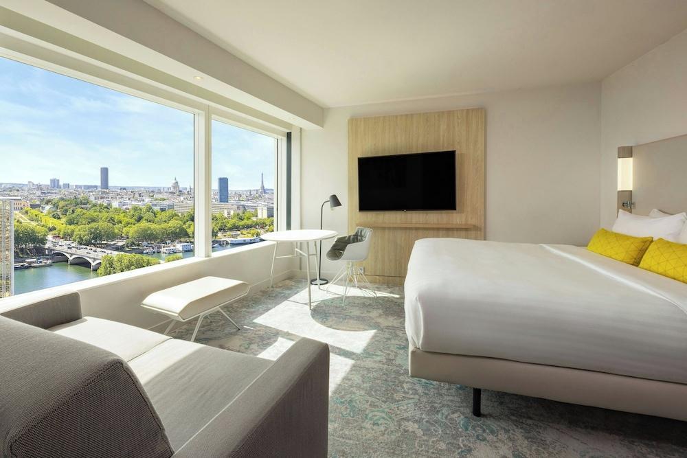 Courtyard by  Marriott Paris Gare de Lyon Room Type - Eiffel Tower Family King Room