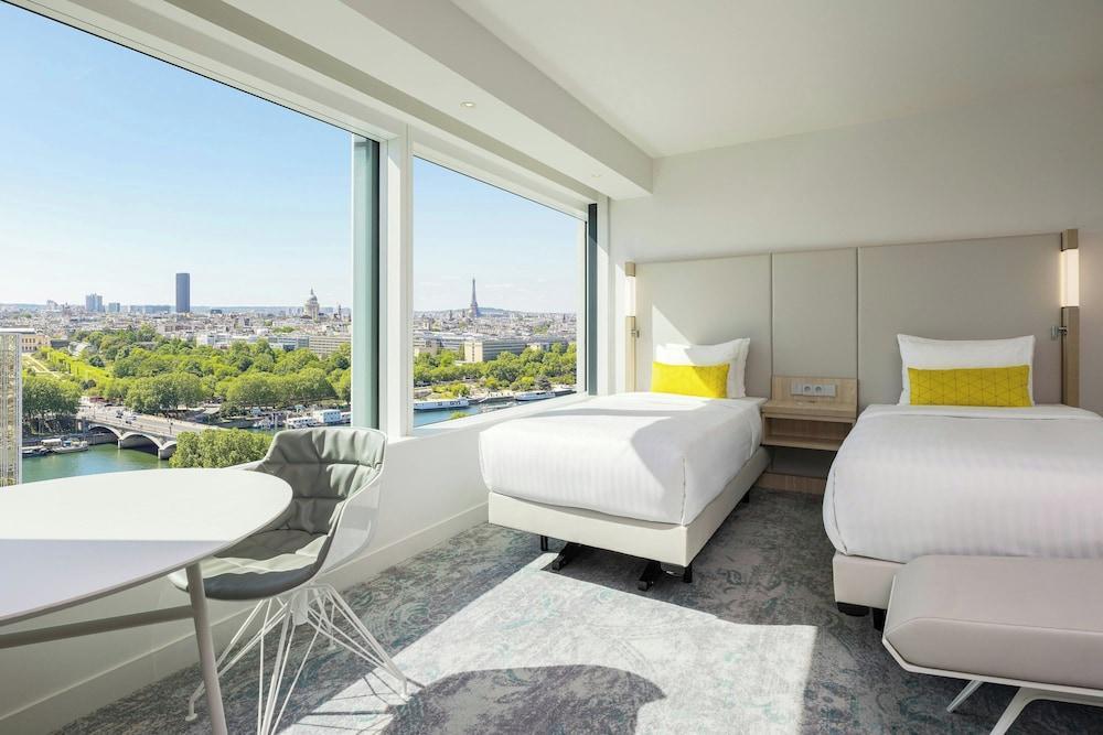 Courtyard by Marriott Paris Gare de Lyon Room Type - Twin Room with Eiffel Tower View Courtyard by Marriott Paris Gare de Lyon Room Type - Twin Room with Eiffel Tower View