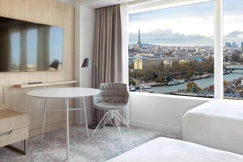 Courtyard by  Marriott Paris Gare de Lyon - Tap to explore photos