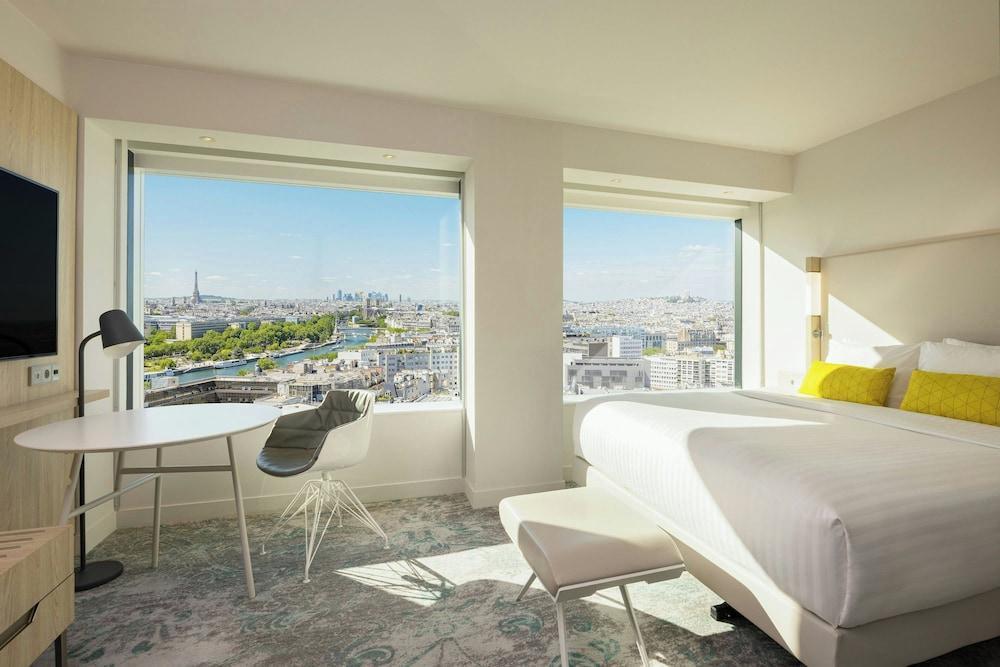 Courtyard by  Marriott Paris Gare de Lyon Room Type - King Room with Eiffel Tower View