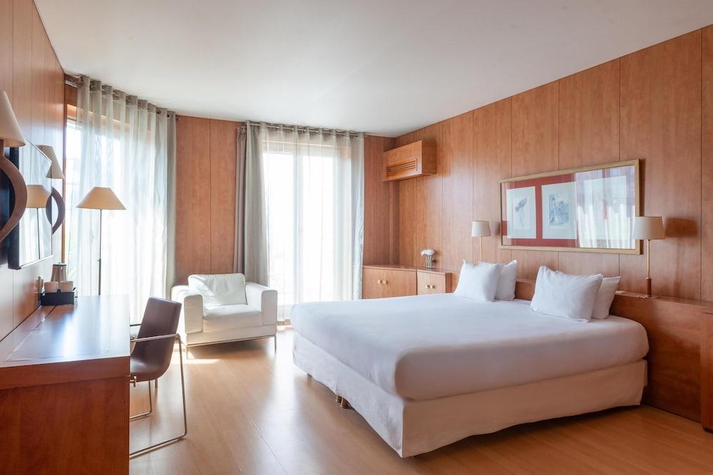 Best Western Ronceray Opera Room Type - Deluxe Room, 1 King Bed, Non Smoking