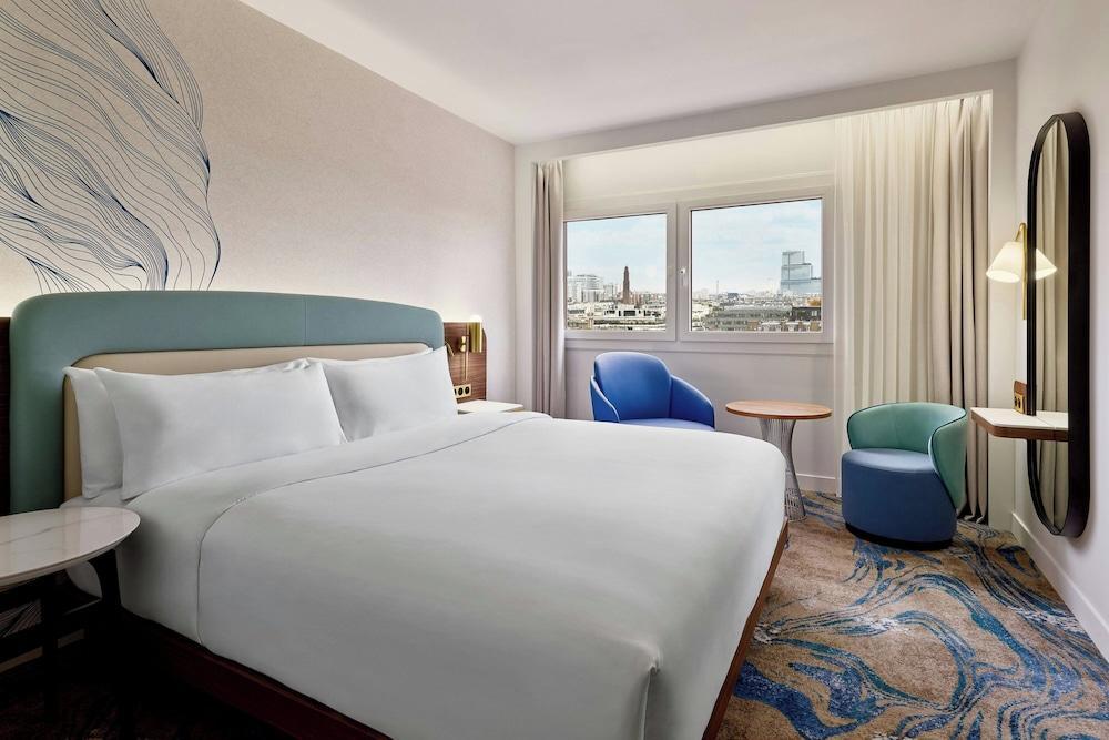Le Méridien Paris Arc De Triomphe Room Type - Superior Room, 1 King Bed, Non Smoking