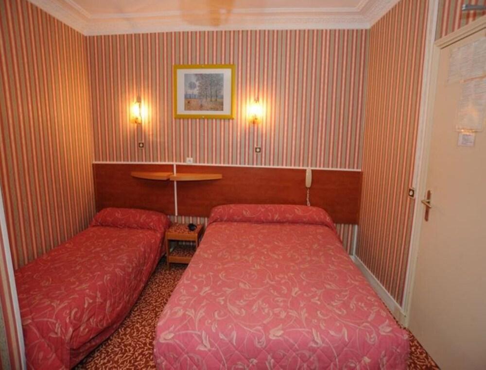 Sully Hôtel Room Type - Triple Room