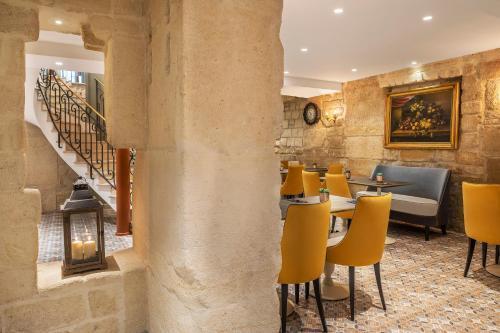 Hotel Ducs de Bourgogne - Tap to explore photos