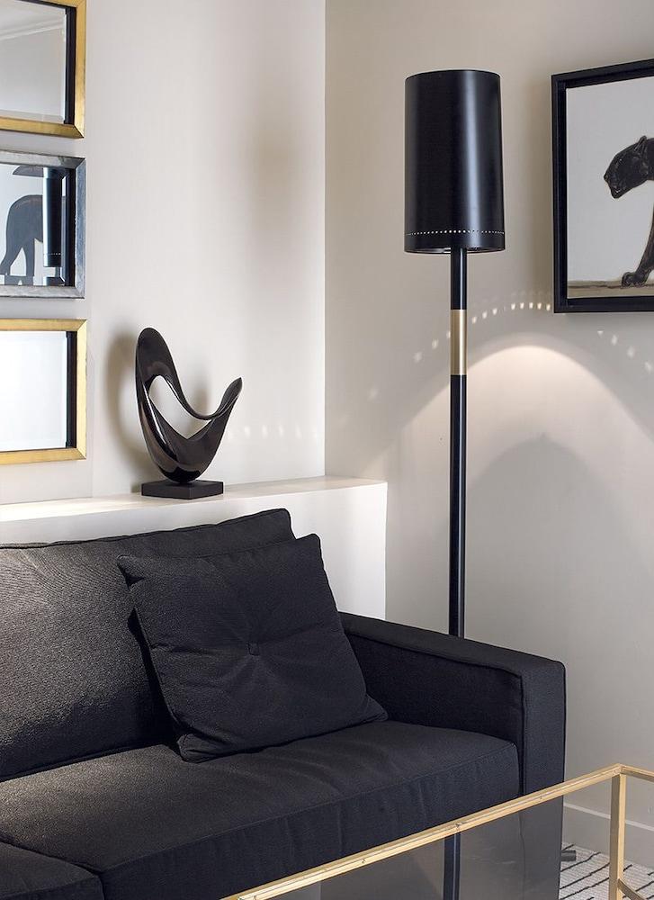 Hôtel Montaigne Room Type - Suite, 1 King Bed, Terrace, City View