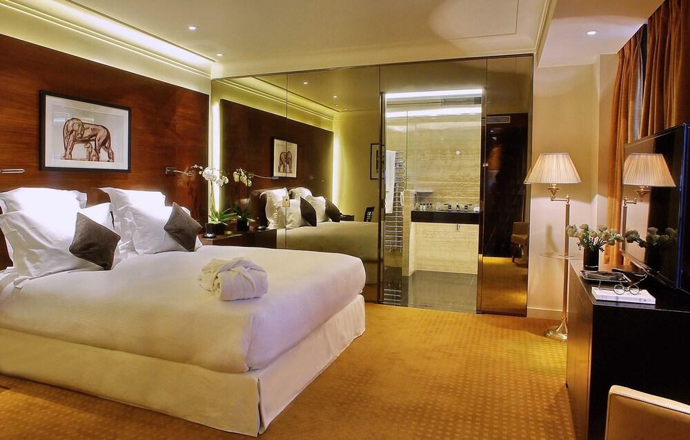 Hôtel Montaigne Room Type - Standard Room, 1 King Bed, Courtyard View