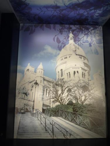 Prince Albert Montmartre - Tap to explore photos