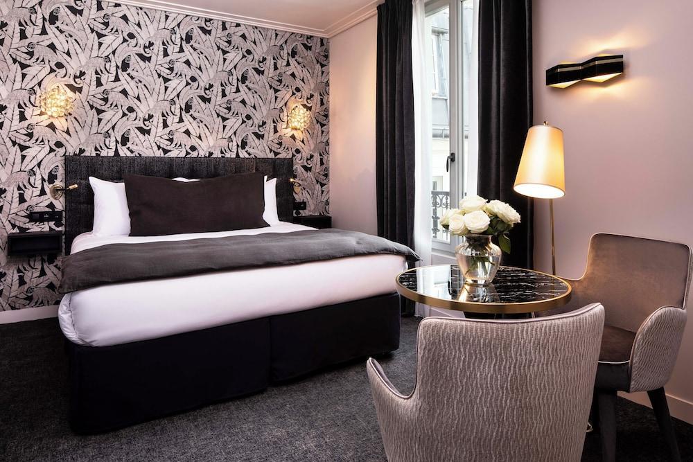Rayz Eiffel Room Type - Classic Room