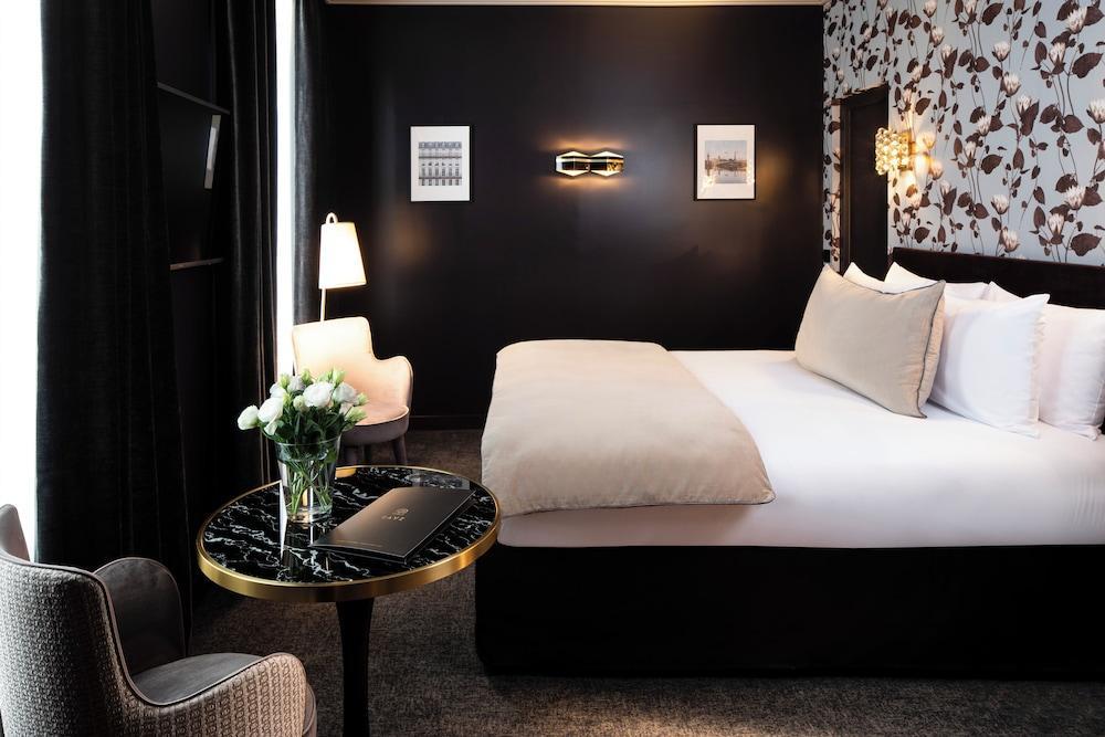Rayz Eiffel Room Type - Superior Room