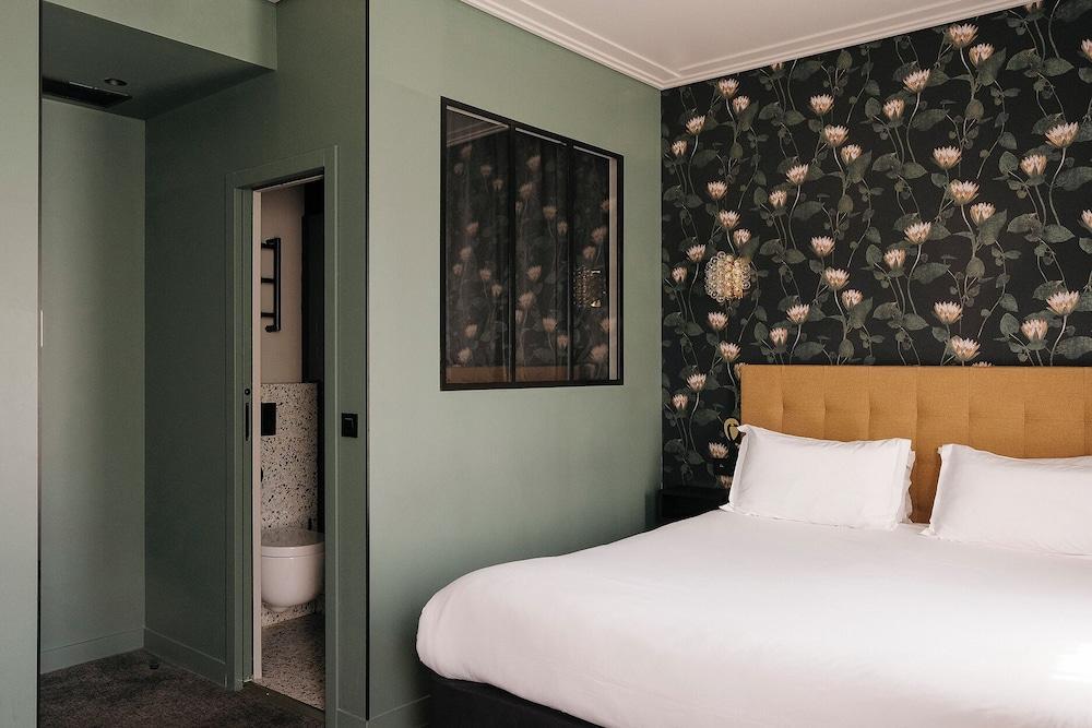 Rayz Eiffel Room Type - Deluxe room with Eiffel Tower view Rayz Eiffel Room Type - Deluxe room with Eiffel Tower view