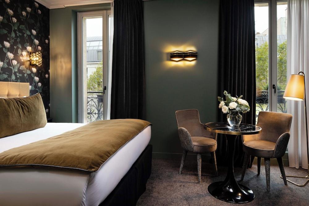 Rayz Eiffel Room Type - Two interconnecting deluxes rooms Rayz Eiffel Room Type - Two interconnecting deluxes rooms
