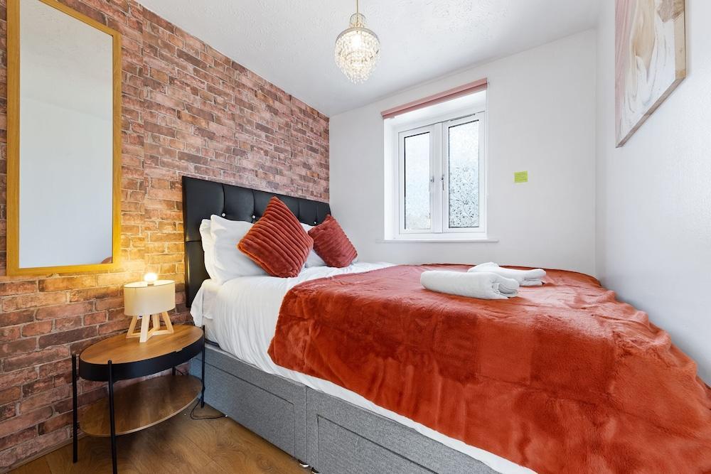 Stunning 1 Bedroom Apartment in Dagenham - Tap to explore photos
