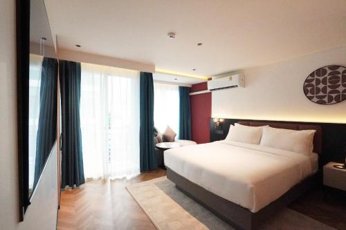 L-Seven Hotel Room Type - Superior King Room
