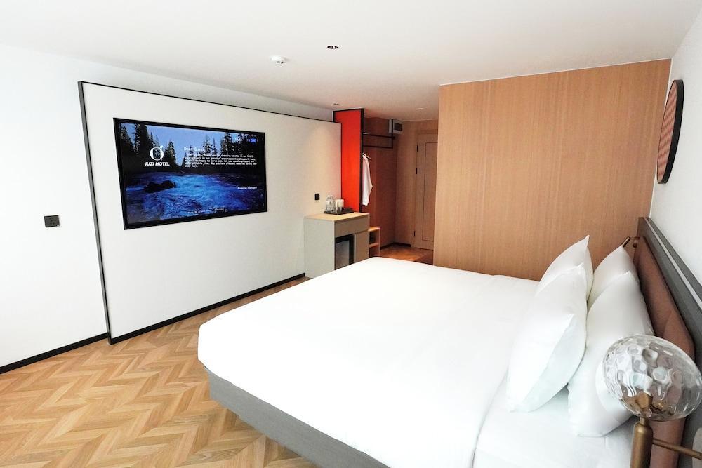 L-Seven Hotel Room Type - Deluxe Room