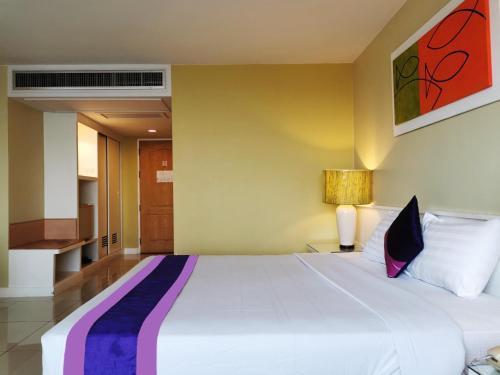 Tongtara Riverview Hotel Room Type - Superior Double or Twin Room with City View Tongtara Riverview Hotel Room Type - Superior Double or Twin Room with City View