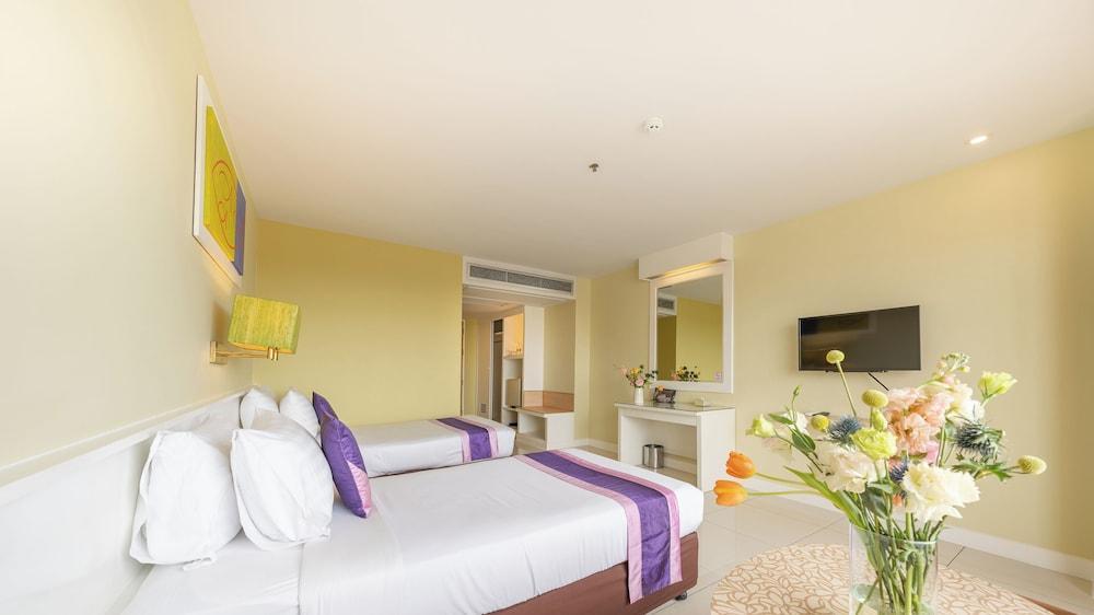 Tongtara Riverview Hotel Room Type - Superior Room, City View