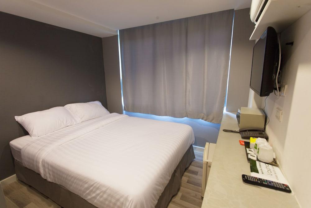 Nantra Ploenchit Room Type - Standard Room, 1 Queen Bed