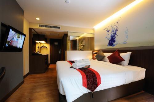 41 Suite Bangkok - Tap to explore photos