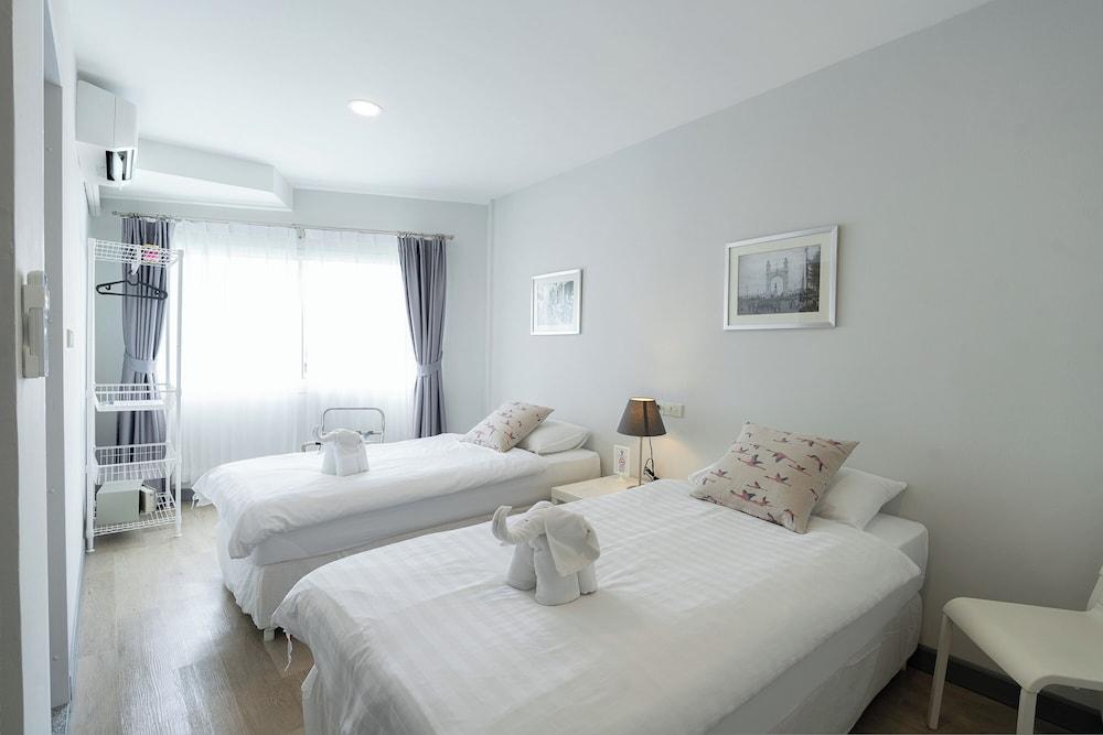 Ratchadamnoen Residence Room Type - Standard Twin Room
