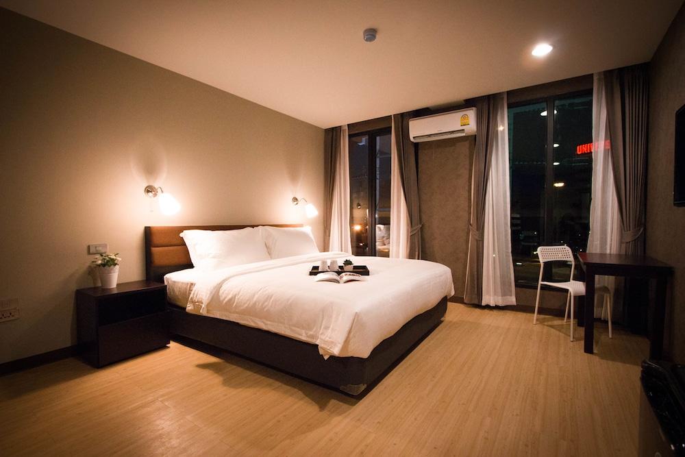 C U Inn Bangkok Room Type - Deluxe Twin Room, City View
