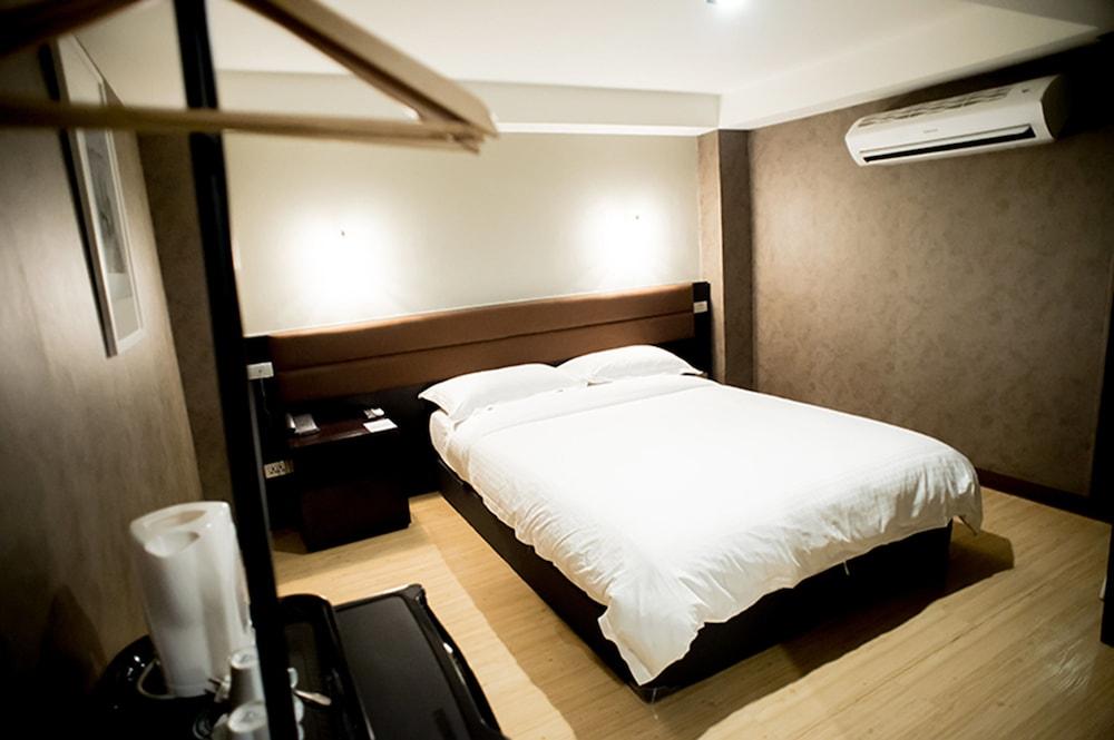 C U Inn Bangkok - Tap to explore photos
