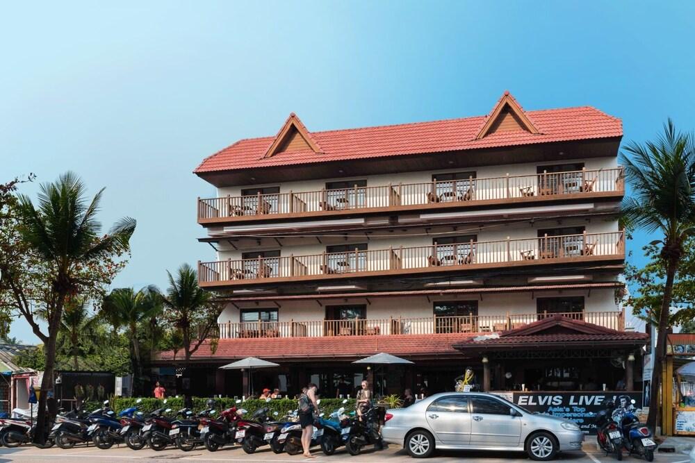 Jomtien Boathouse - Tap to explore photos