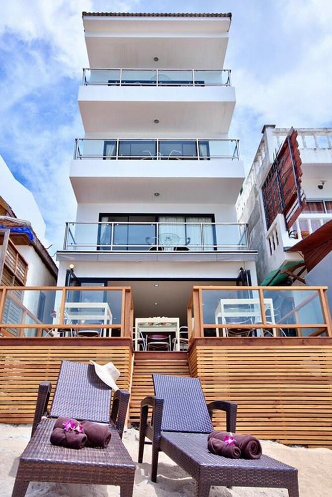 Riviera Beach Hotel - Tap to explore photos