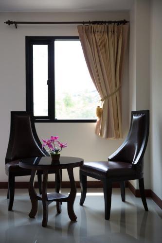 True Siam Rangnam Hotel - Tap to explore photos
