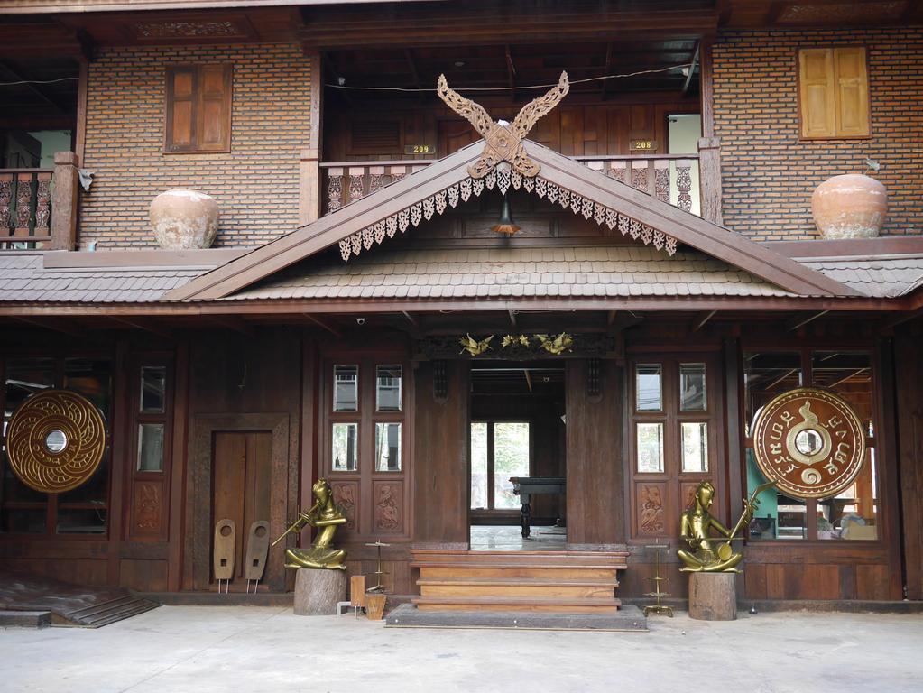 True Siam Rangnam Hotel - Tap to explore photos
