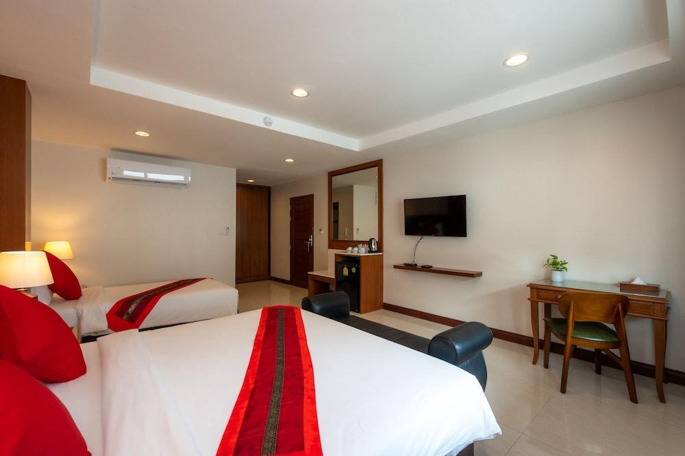 True Siam Rangnam Hotel - Tap to explore photos