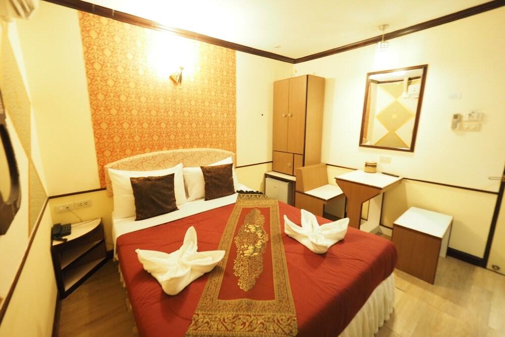 Honey House1 Room Type - Deluxe Room
