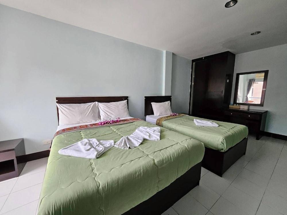 Patong Moon Inn Guesthouse Room Type - Deluxe Triple Room