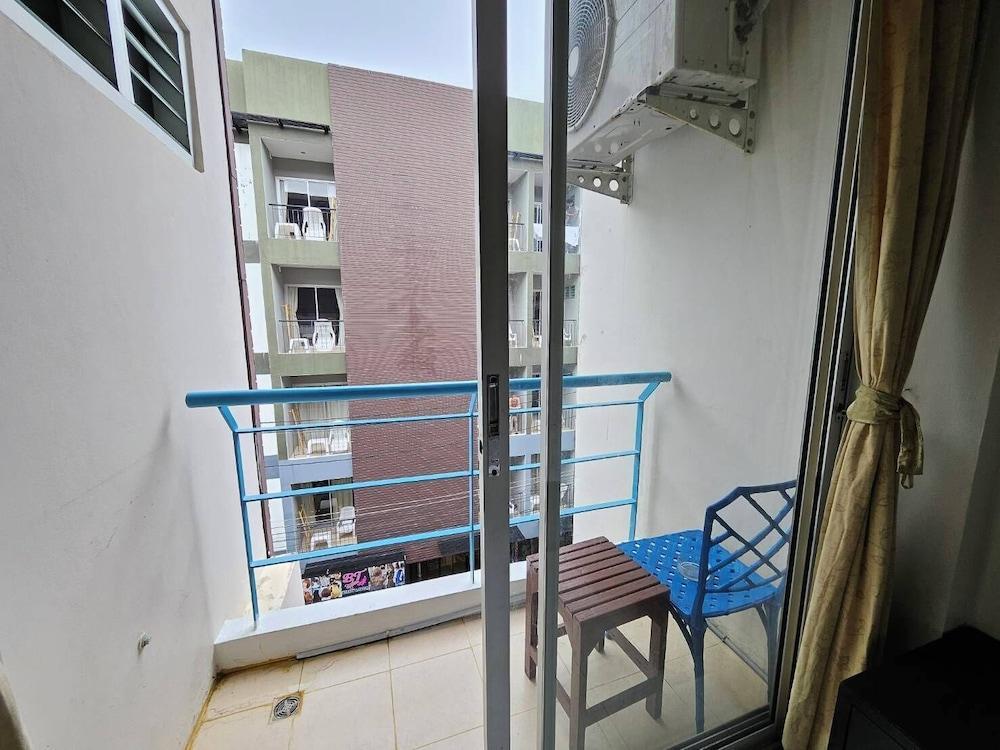 Patong Moon Inn Guesthouse - Tap to explore photos