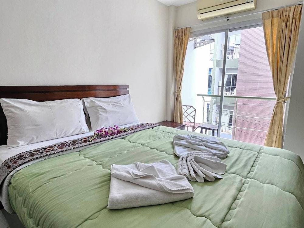 Patong Moon Inn Guesthouse Room Type - Deluxe Room